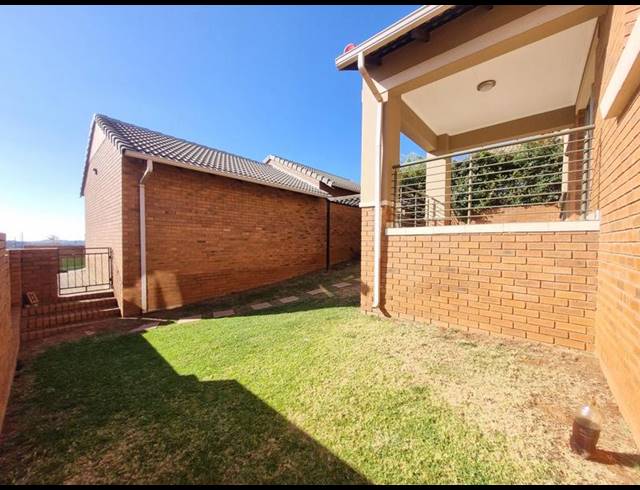 4 BEDROOM DUPLEX FOR SALE IN MOOIKLOOF RIDGE ESTATE